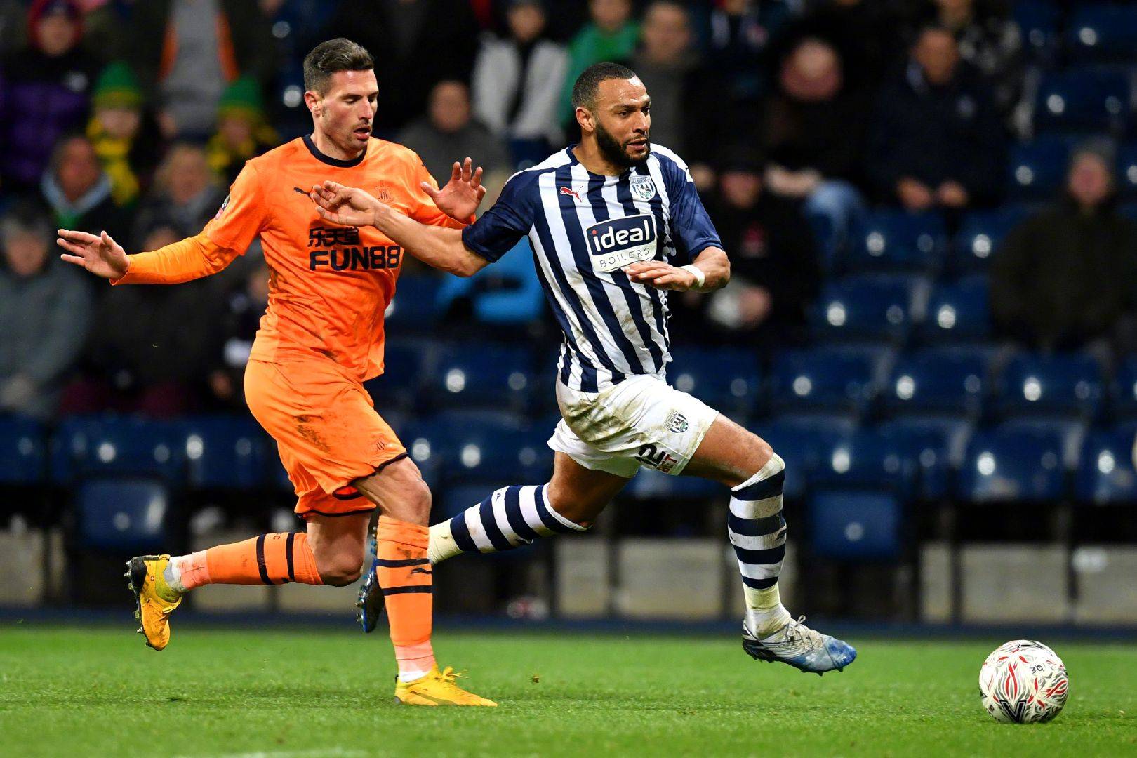 转折点纽卡斯尔造点机会，足总杯冲刺阶段攻防权衡，更衣室稳定，球探报告显示潜力的简单介绍